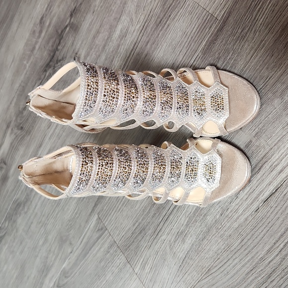 Vince Camuto "Gavin" Dress Sandal - Soft Gold - Picture 4 of 7